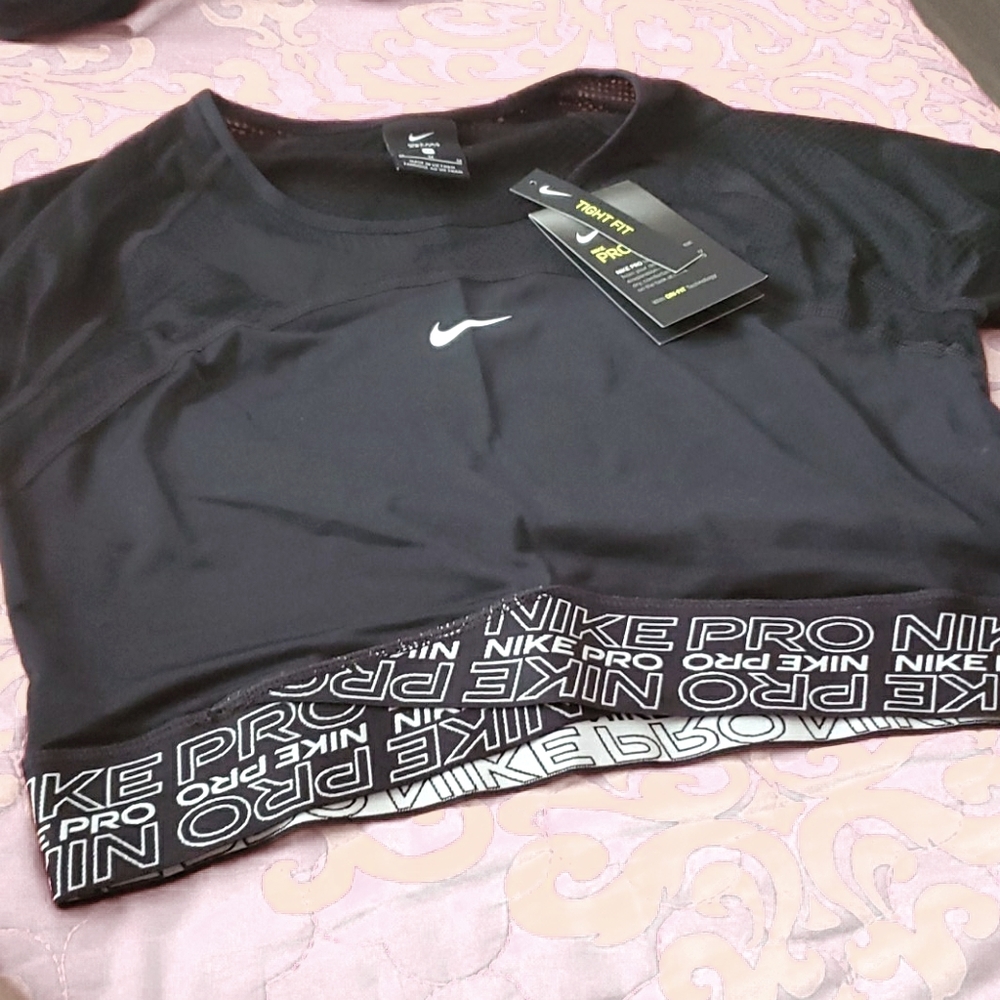 NIKE top